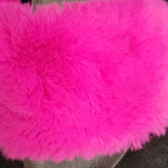 Steve Madden Fuzzy Slides, Size 5 - Picture 4 of 5